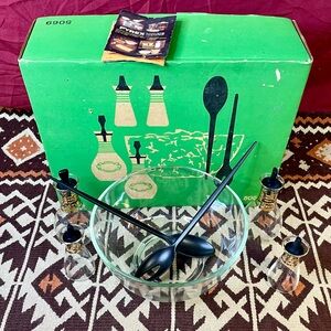 Vintage 1960’s NEW Pyrex Ware 3 Quart Salad Bowl Cruet 14k Gold Trim 7 Pc Set